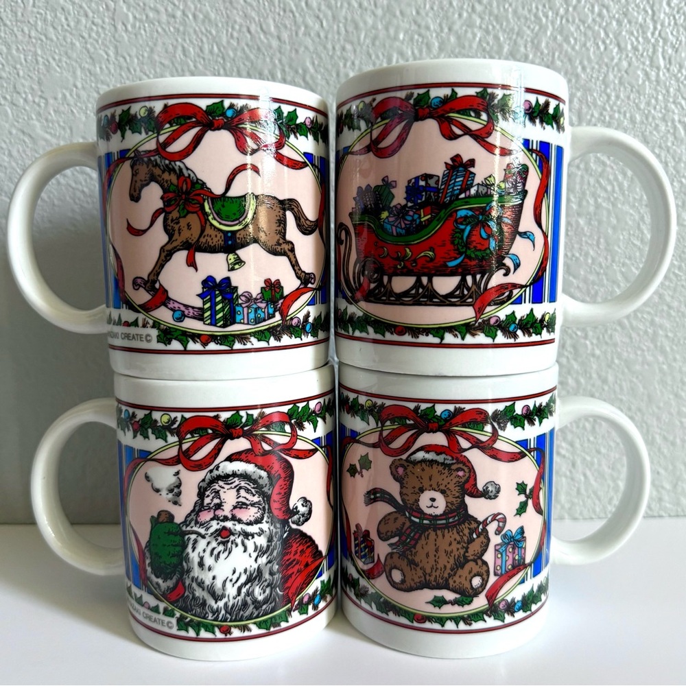 Kitschy 1980s Christmas Themed Ceramic Mug Set - Multicolor